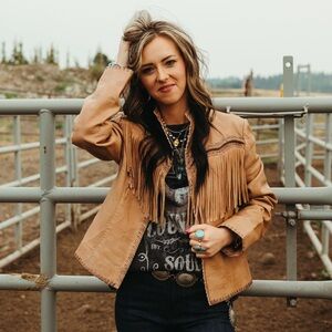 Meet your Posher, Holly